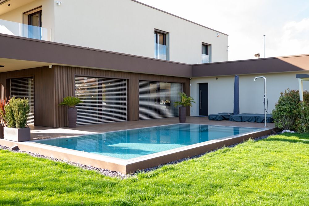 Villa moderna con piscina, fotografia di architettura in Friuli